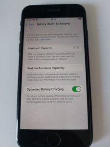 iPhone SE (2020) (3 фото из 3)