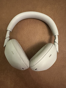 Sony WH-1000XM6, hõbe - Juhtmevabad kõrvaklapid (2 foto / 4)