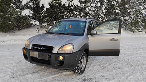 Hyundai Tucson 2.0 CRDi (2 foto / 12)