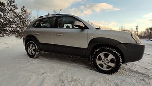 Hyundai Tucson 2.0 CRDi (3 foto / 12)