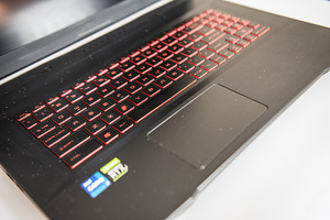 MSI Katana GF76 11UE (2 foto / 6)