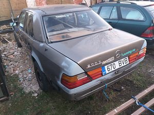 Mercedes benz 124 x2 (1 foto / 8)