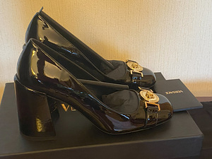 VERSACE VERNICE NERO-ORO LEATHER MEDUSA PUMPS (3 foto / 5)