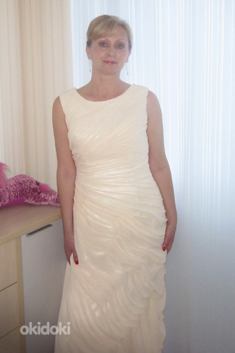 Новое, красивое, длинное платье молочного цвета, размер М . (фото #3)