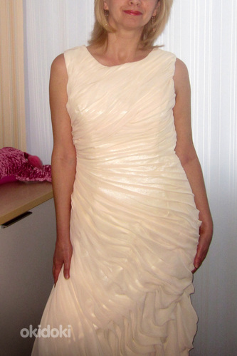 Новое, красивое, длинное платье молочного цвета, размер М . (фото #7)