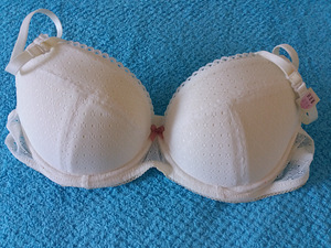 Uus pesukomplekt "Chic", EU -75 C/ EU - 42. (4 foto / 9)