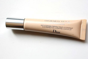 Dior peitekreem. Diorskin Nude Hydrating Concealer, 001 Ivory. (8 foto / 9)