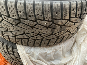 Шипованные шины Nokian 225/45 R17 на литых дисках (SAAB) + з (6 фото из 10)