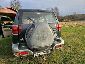M: Nissan Terrano II 2001 (3 foto / 10)