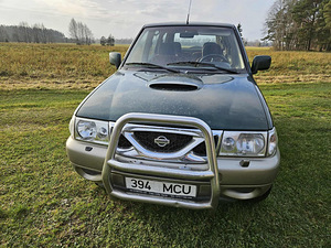 M: Nissan Terrano II 2001 (4 foto / 10)