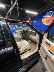 Lincoln Navigator 5.4 224kW Bensiin+LPG (4 foto / 10)