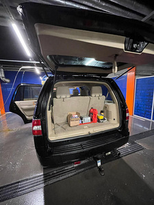 Lincoln Navigator 5.4 224kW Bensiin+LPG (5 foto / 10)