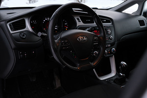 Kia Ceed (6 foto / 13)