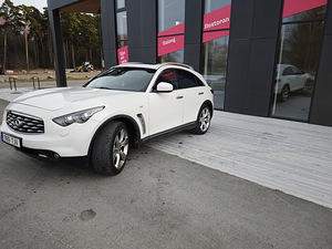 INFINITY QX70 (4 фото из 9)