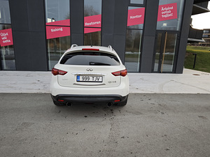 INFINITY QX70 (9 фото из 9)