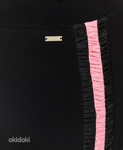 Черные брюки Armani Exchange с розовой полоской на размер М (фото #2)