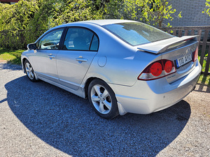 Honda Civic 2007 автомат (3 фото из 8)