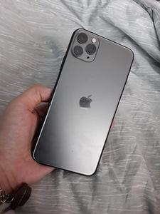 iPhone 11 про макс 64 ГБ (2 фото из 4)