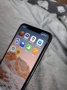 iPhone 11 про макс 64 ГБ (3 фото из 4)