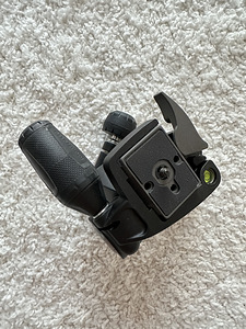 Uus Manfrotto 3-way head MH804-3W (2 foto / 3)