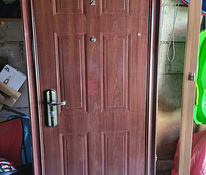 Входная дверь и внутренняя дверь