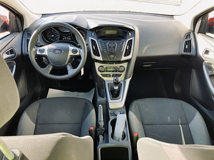 Ford Focus Universaal (6 foto / 9)