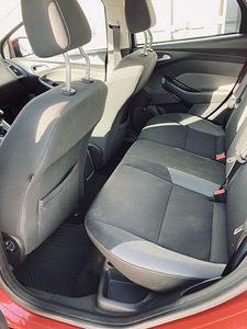Ford Focus Universaal (8 foto / 9)