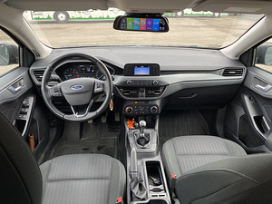 Ford Focus Universaal (10 foto / 12)