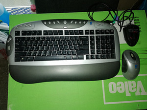 Беспроводная клавиатура и миш Logitech (1 фото из 3)