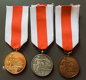 Poola medalid "Teenete tuletõrje eest" 1,2,3 kl. (tüüp 1,2)