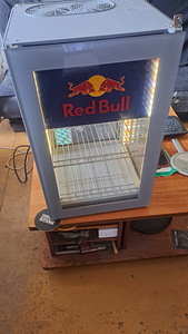Mini red bulli külmik (6 foto / 8)