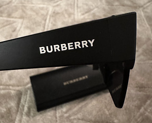 Солнечные очки Burbbery (2 фото из 5)