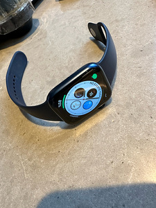 Apple Watch Series 6 Cellular + GPS (5 foto / 5)