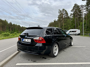 BMW 330xd. Двигатель работает хорошо, много мощности и нет утечек. Коробка перед... (4 фото из 9)