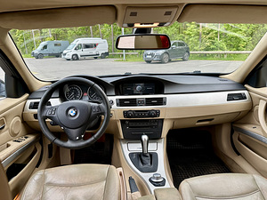 BMW 330xd. Двигатель работает хорошо, много мощности и нет утечек. Коробка перед... (6 фото из 9)