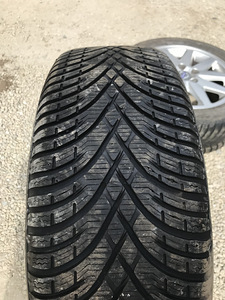 Оригинальные диски Volvo с шинами R16 (3 фото из 5)