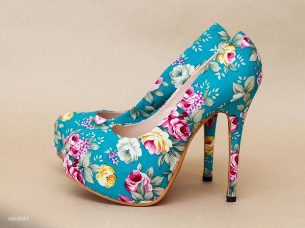 Новые туфли на каблуках с цветочным рисунком, 40 (фото #1)