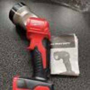 Milwaukee LED taskulamp M18 T LED(uus) (2 foto / 3)