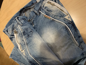 Armani Jeans teksad 33/34 ! Ehe !!! (2 foto / 6)