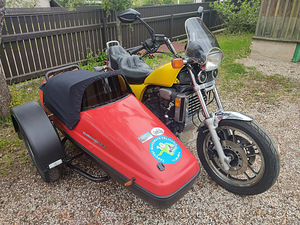 Honda VF 750 Magna sidecar külgkorviga V4 60kW (1 foto / 9)