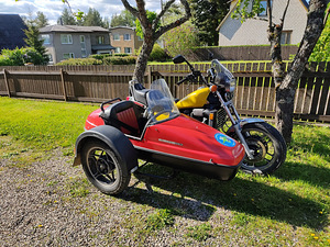 Honda VF 750 Magna sidecar külgkorviga V4 60kW (3 foto / 9)