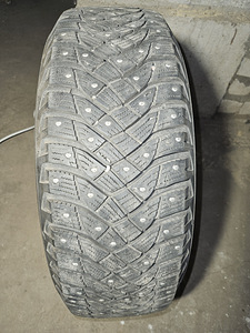Продам комплект зимней шипованной резины Goodyear Ultra Grip (4 фото из 5)