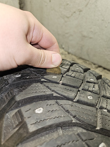 Продам комплект зимней шипованной резины Goodyear Ultra Grip (5 фото из 5)