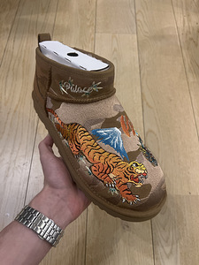 UGG x PALACE 2024 Classic Ultra Mini Boot UNISEX (2 foto / 4)