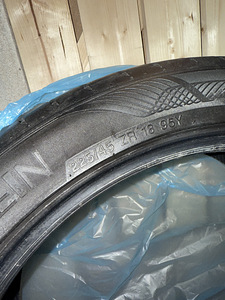 225/45 R18 dot 2221 suverehvid 2tk