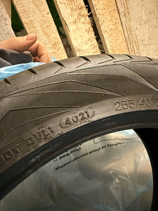 255/40 r18 suverehvid dot 4021 2tk (2 foto / 6)