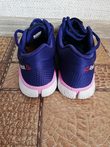 Naiste laste spordijalatsid Reebok 35 (7 foto / 8)