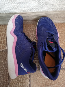 Naiste laste spordijalatsid Reebok 35 (8 foto / 8)