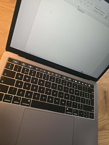 MacBook Pro 13” (2019) A1989, i5, 500GB, 8GB RAM (1 foto / 7)