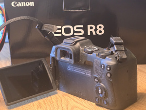 Canon EOS R8 FULL FRAME / täiskaader kaamera (3 foto / 6)